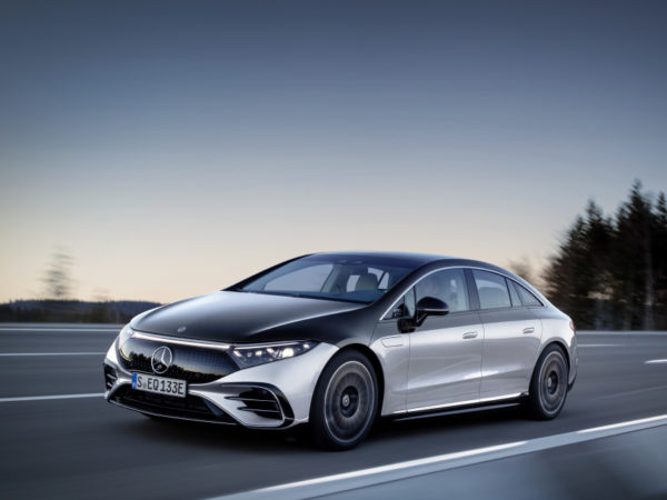 Szary Mercedes-Benz EQS Auto Frelik